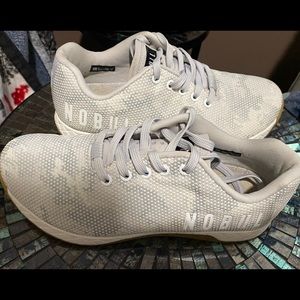 Women’s nobull size 8.5